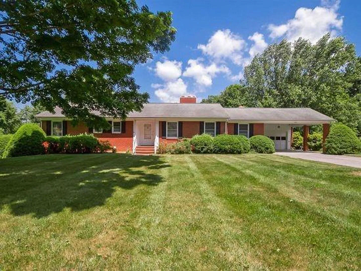 Blacksburg, 3 BR / 2 BA Available NOW — Photo 1