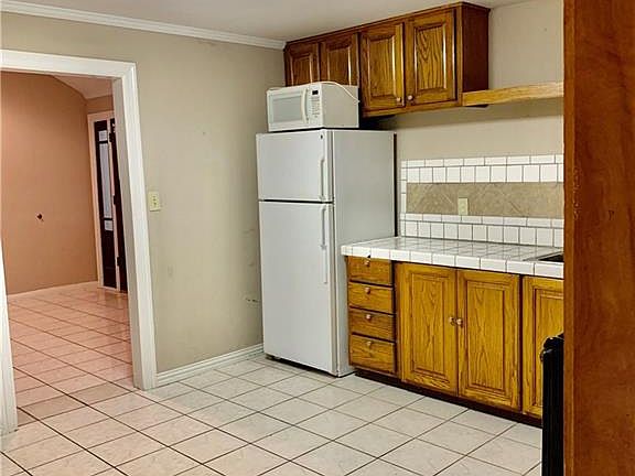 5th image of 1101 Village West Dr