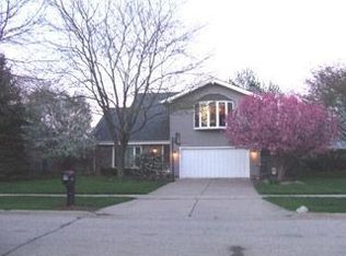 993 Sarasota Ln, Crystal Lake, IL 60014