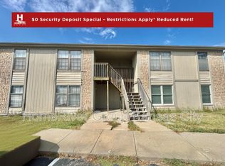 908 S Edgebrook Ln APT D, Olathe, KS 66061