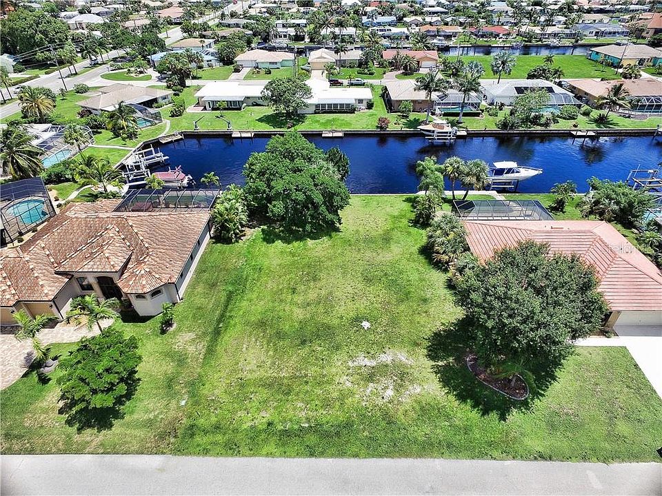 1st image of 240 Capri Isles Ct