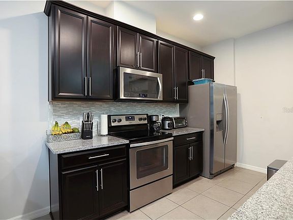 5th image of 888 Taramundi Dr