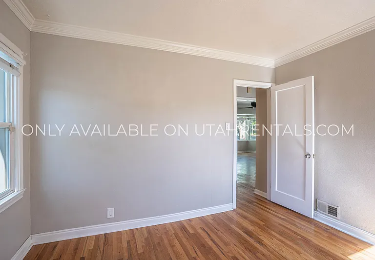 1968 E Blaine Ave — Photo 12