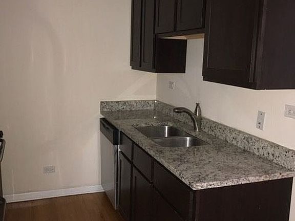 3rd image of 3104 W Ainslie St #1