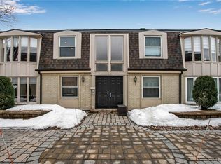 32 Bernhardt Dr APT 7, Amherst, NY 14226