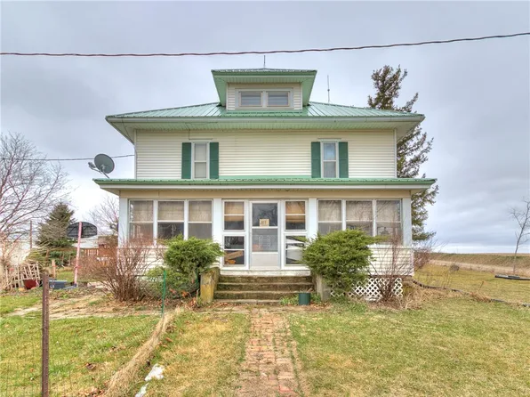 1056 270th St, State Center, IA 50247