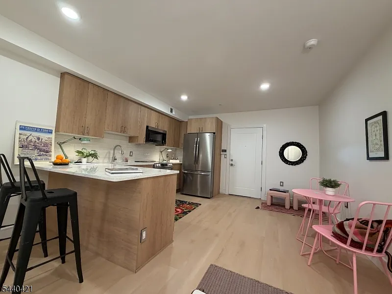 2 bed, 1.0 bath, $3,700 — Photo 3