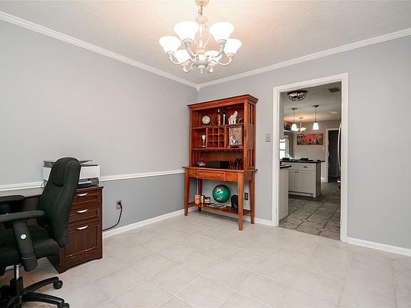 3rd image of 11702 Hillbrook Dr