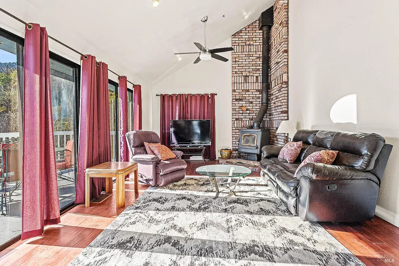 5 bed, 3100 sqft, $3,500 — Photo 3
