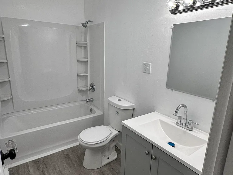 1215 Lori Ln — Photo 9