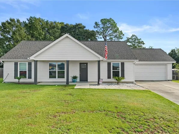 228 Lakefront Cir, Summerdale, AL 36580