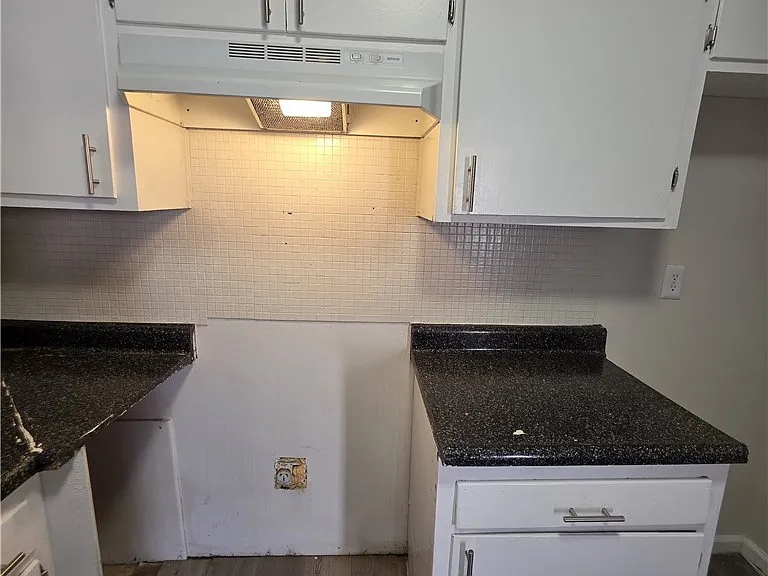1075 E Desert Inn Rd #5 — Photo 6