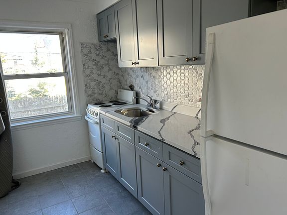 5th image of 421 E Broadway