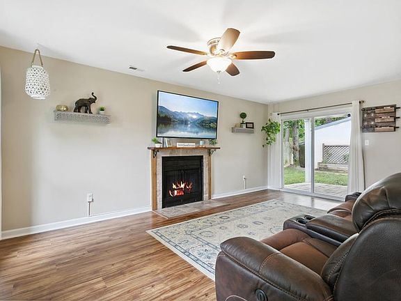 4th image of 919 Cherry Creek Dr