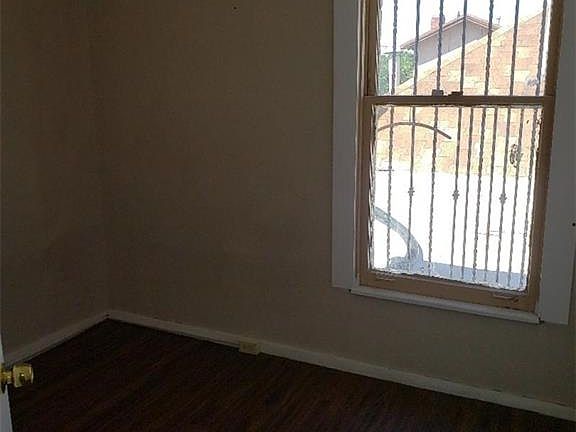 2nd image of 1101 E Yandell Dr