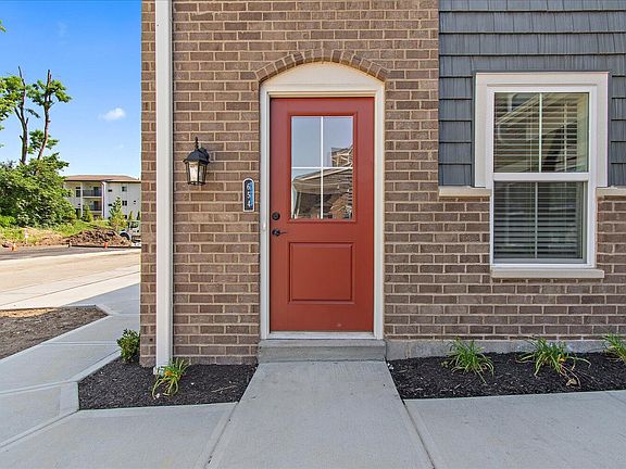 4th image of 654 Foxhill Dr #9-302