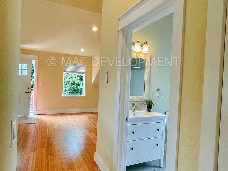 9105 NE Sacramento St #B — Photo 18
