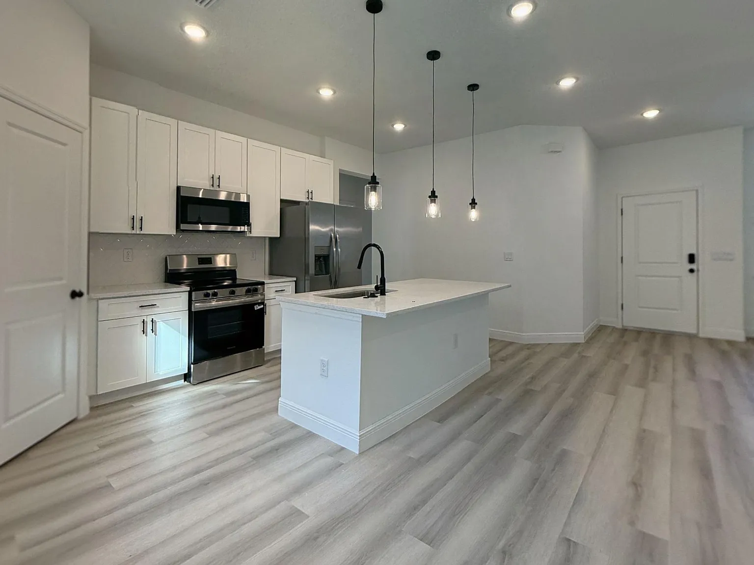 4 bed, 1587 sqft, $1,800 — Photo 3