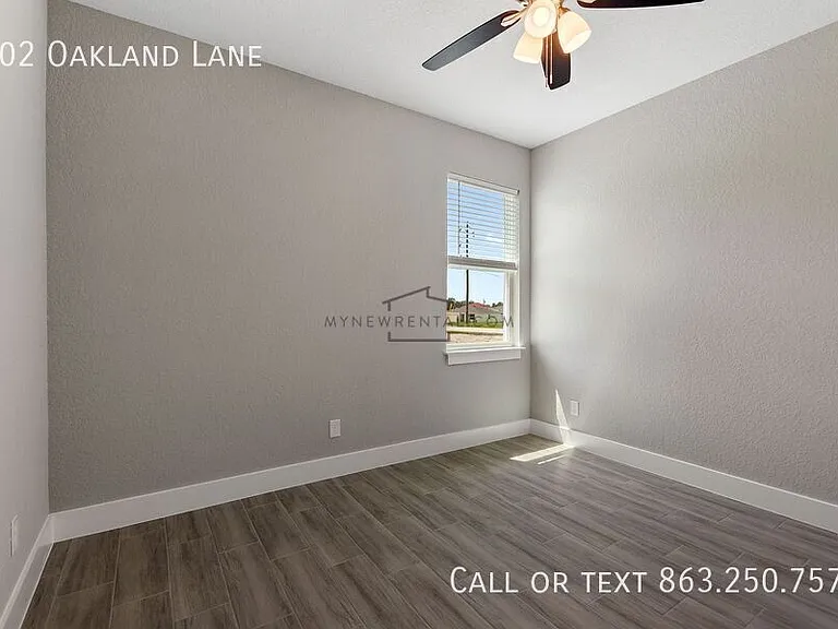 402 Oakland Ln — Photo 24