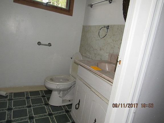 4th image of 168 Jefferson Ave