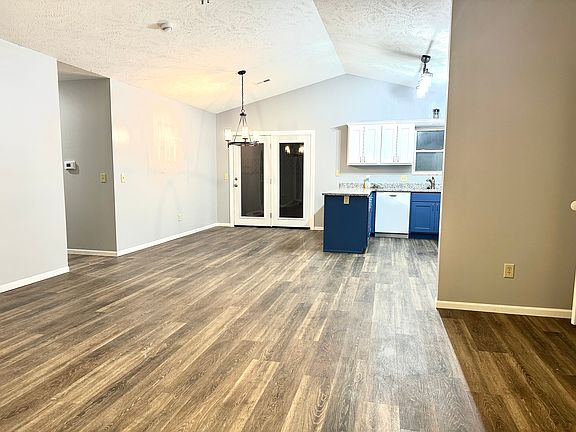 3rd image of 1406 Martin Ave