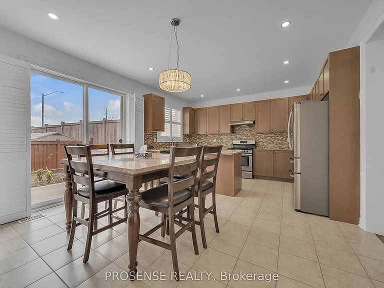 2 Timbercove Rd — Photo 5