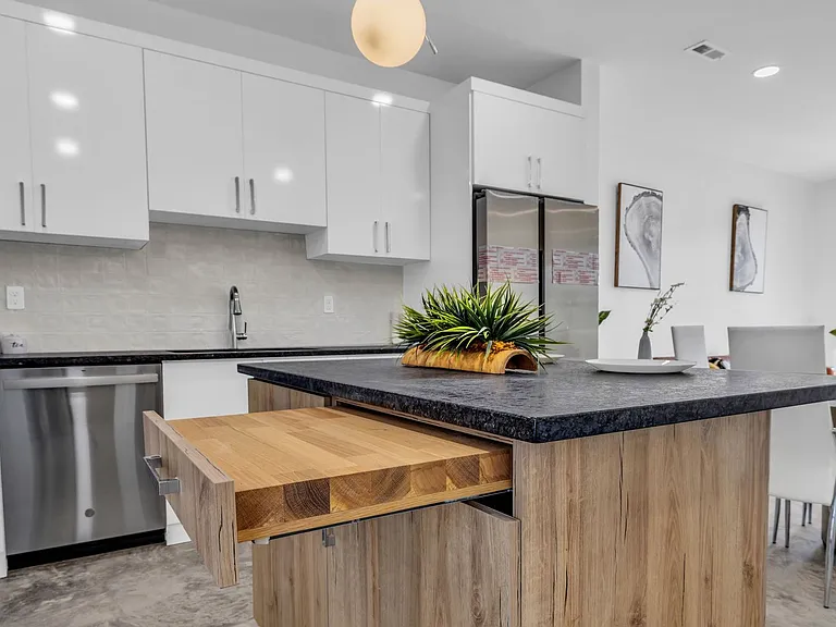 2248 Bailey Ave — Photo 8