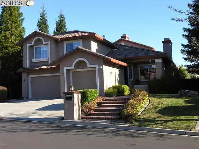 815 Buckingham Pl photo 1