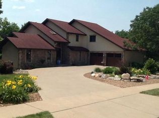 1217 Big Rock Park Rd, Pella, IA 50219