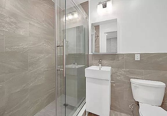 5th image of 223 E 89th St #1C