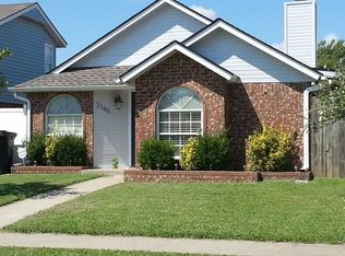 2145 Goodrich Dr, Moore, OK 73170