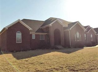 1722 Waters Ridge Dr, Newburgh, IN 47630