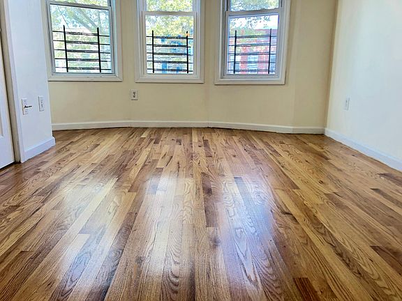 5th image of 41 Clarke Ave APT 2R