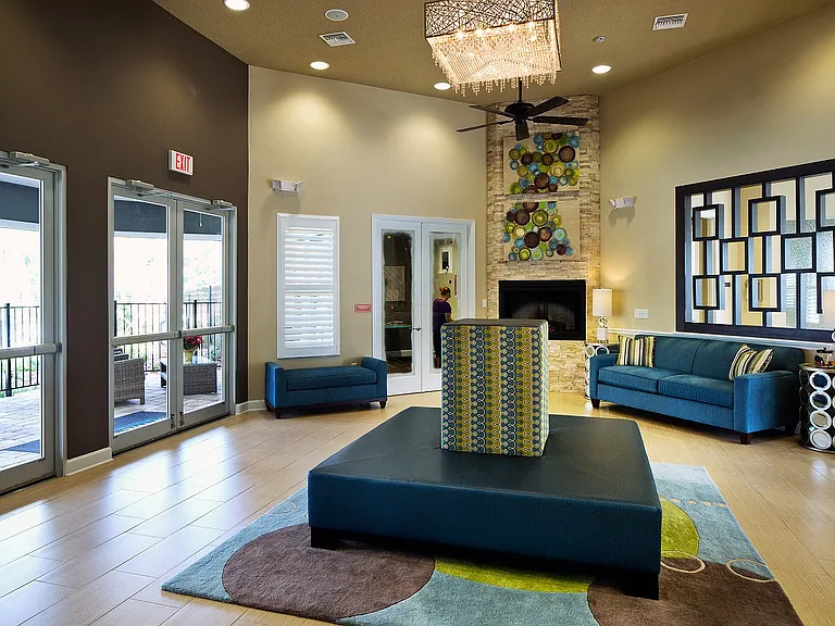 The Oaks at Southlake Commons Luxury Apartments