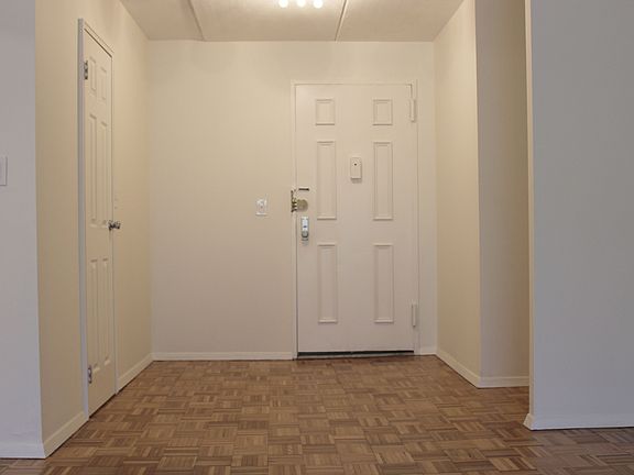 2nd image of 416 Benedict Ave APT 3J