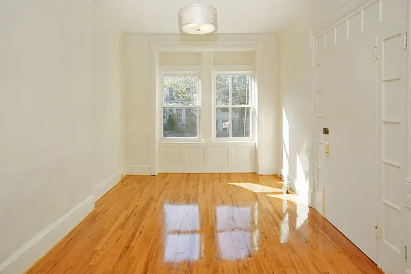 Rented by Jenefer Joseph & Associates | media 28