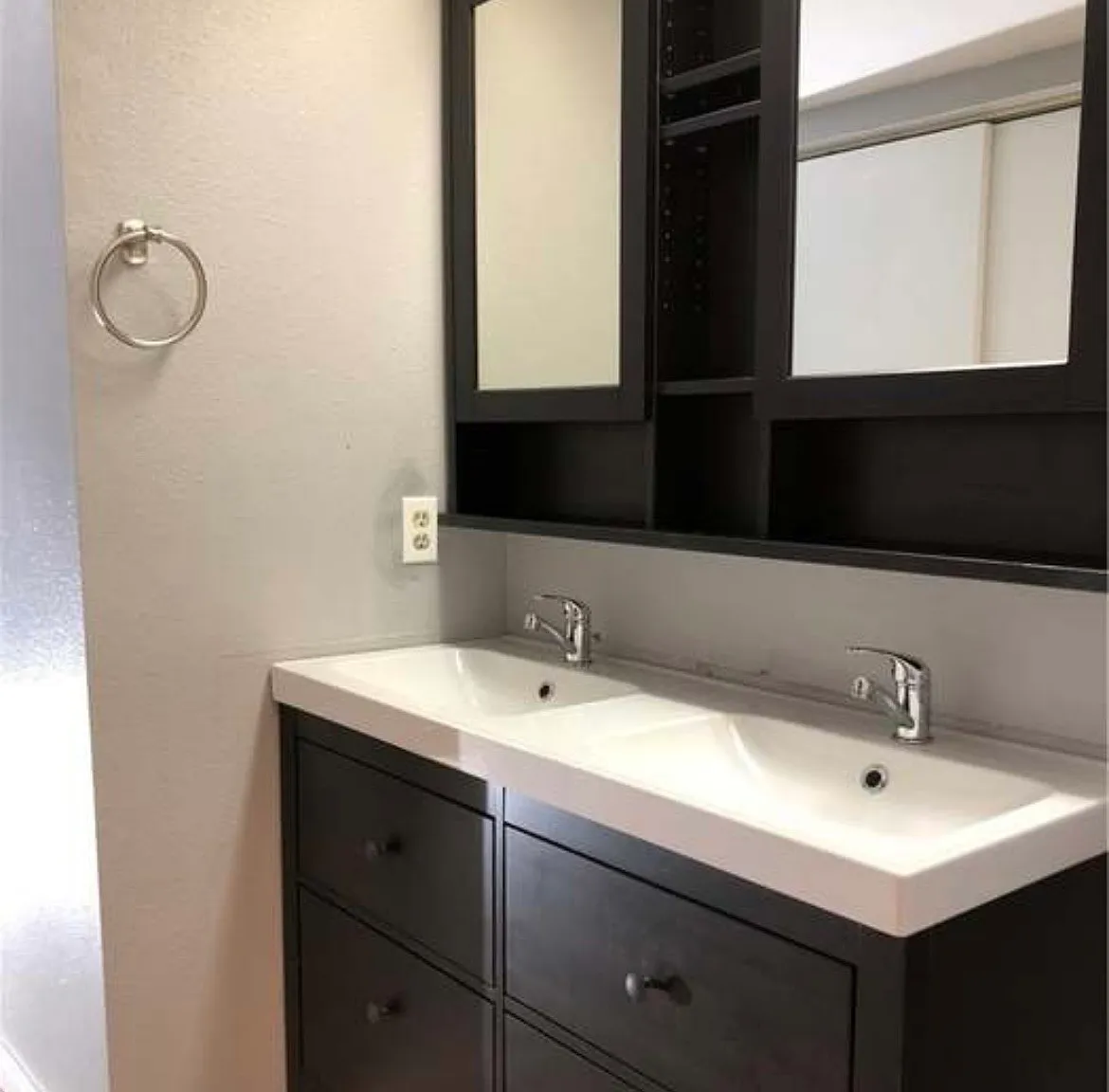 2 bed, 913 sqft, $2,350 — Photo 1