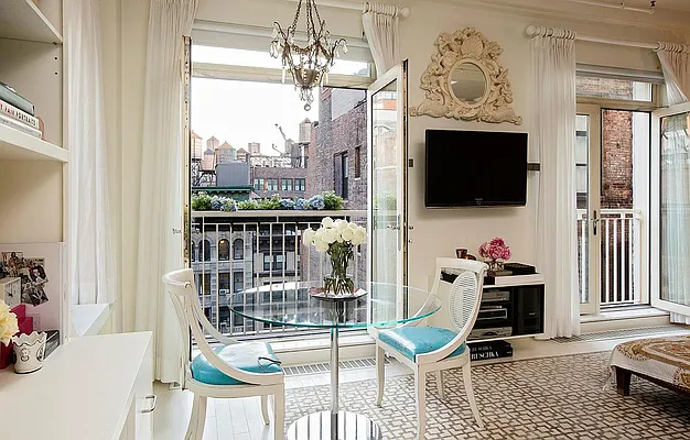 Sold by Avenue Real Estate | media 4
