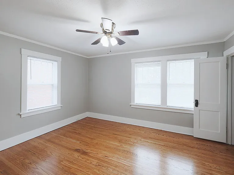 4648 Farnam St — Photo 10
