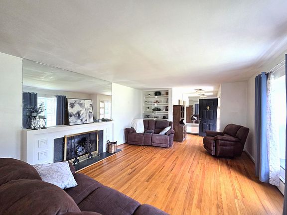 3rd image of 114 Orchard Dr