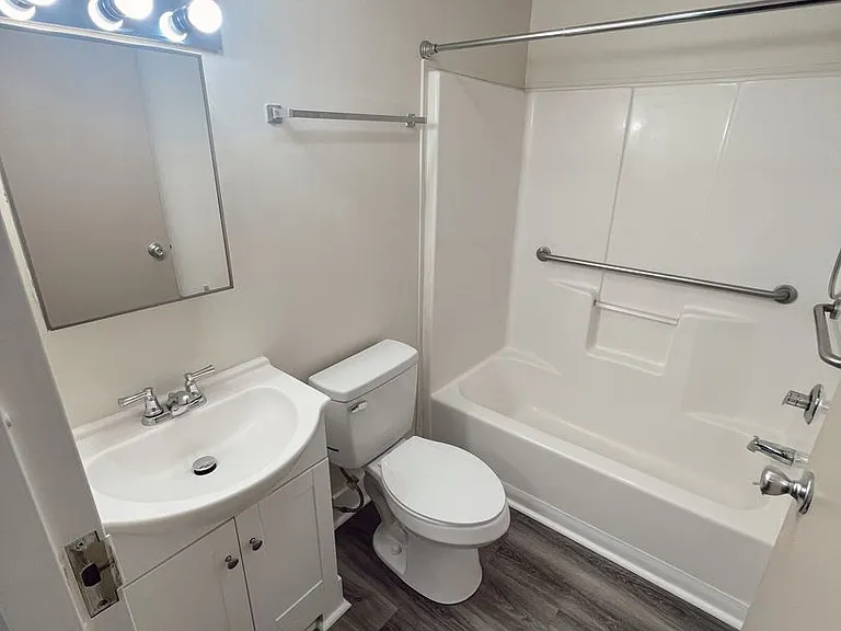 Franklin Park Apartments — Photo 43