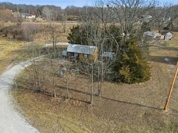 34 Oakdale Ct, Linn Valley, KS 66040