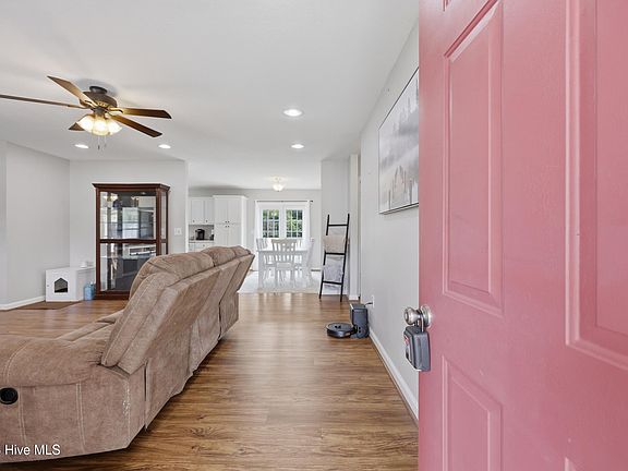 5th image of 192 Stevenson Drive