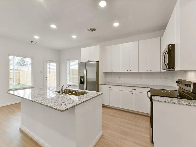 11938 Lakewood West Dr — Photo 8