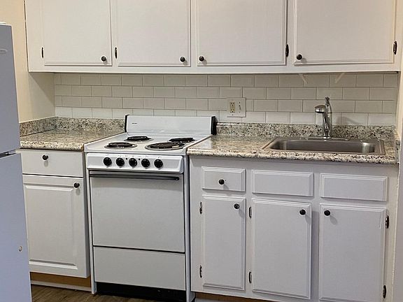 3rd image of 17 Ferris Ave Building B
