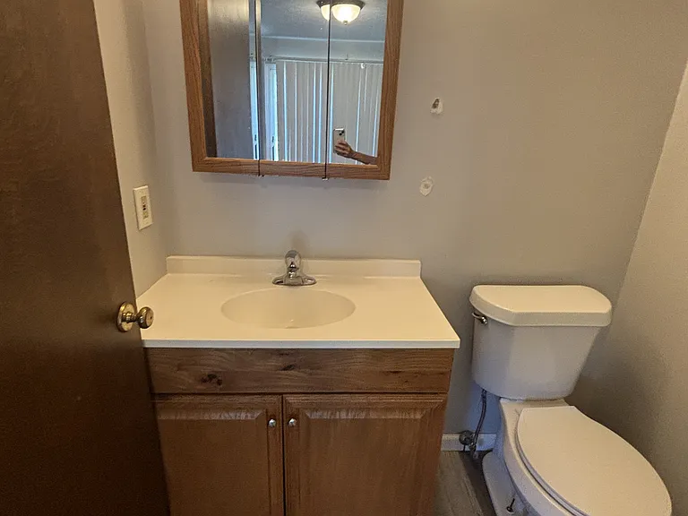 601 Lakeview Dr — Photo 3