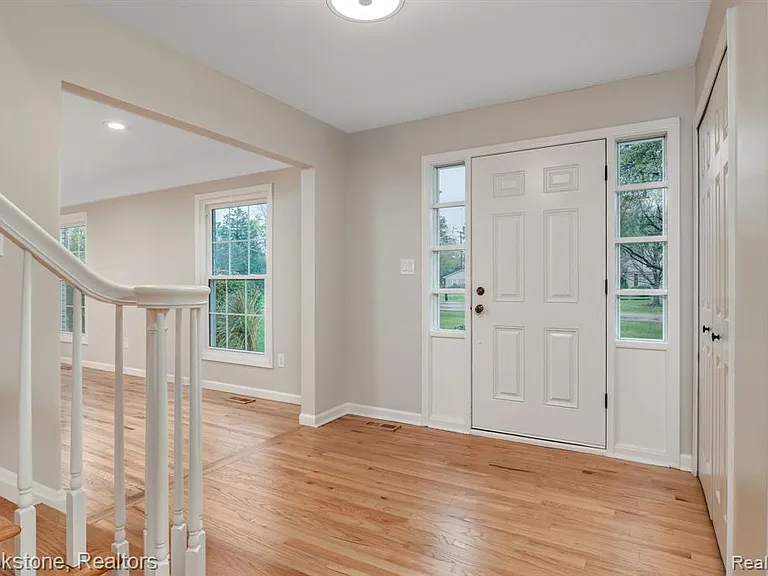 165 Woodedge Dr — Photo 21
