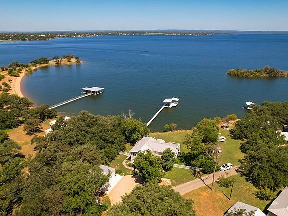 3rd image of 409 Island Lodges Drive