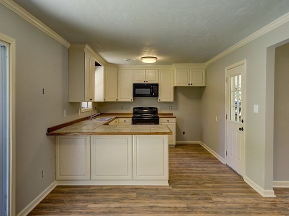 4th image of 103 Shady Ln