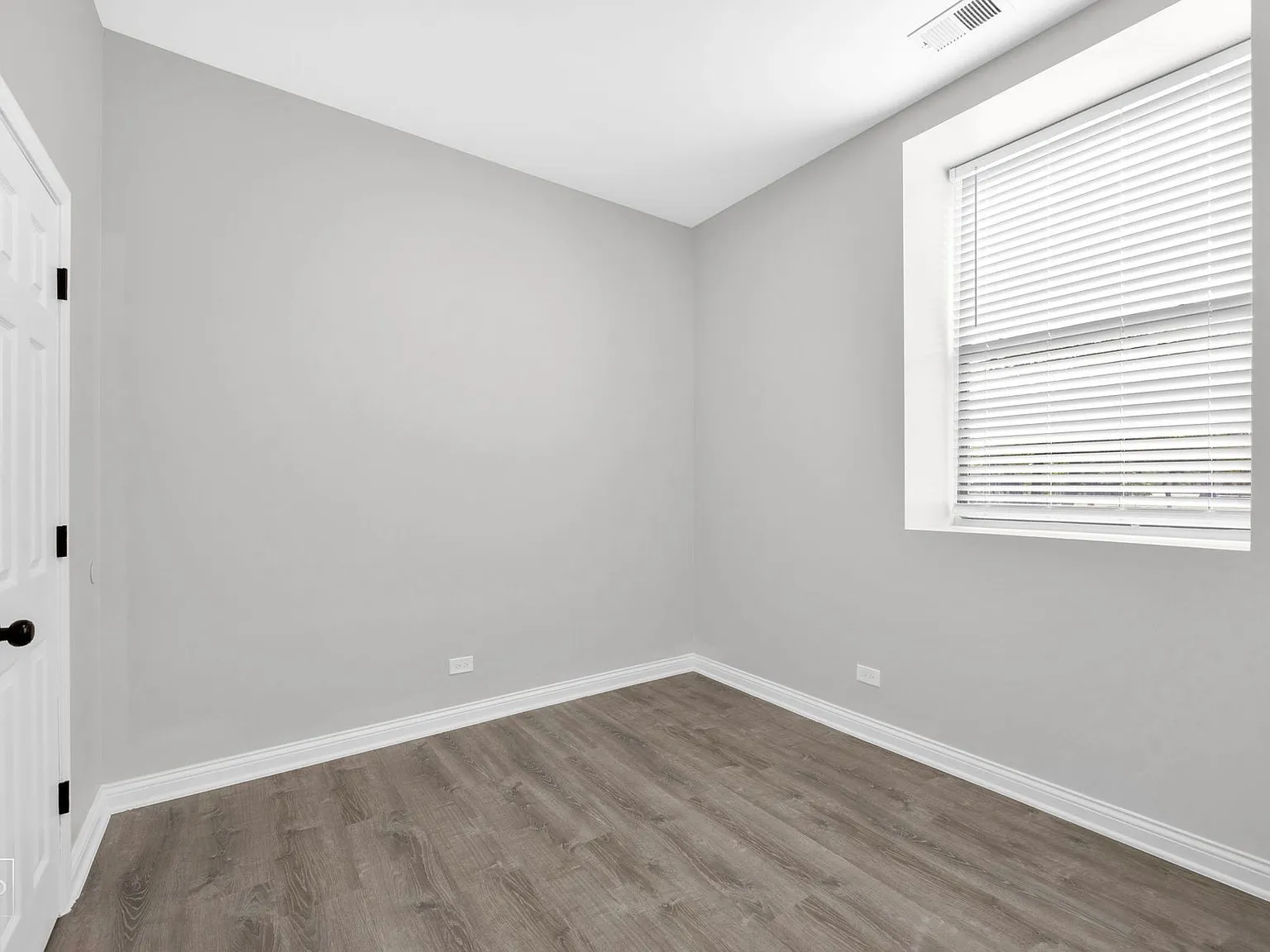 801 E Drexel Square — Photo 1